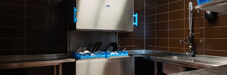 Zuiniger en efficiënter vaatwassen: 8 tips voor spoelkeukens